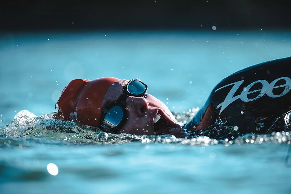 Gorro de natación de silicona: ventajas, desventajas y cuándo es (y no es) tu mejor opción